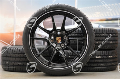 20" Komplet kół letnich Carrera S (III), 8J x 20 ET57 + 9,5J x 20 ET45, opony Pirelli 235/35 ZR20 + 265/35 ZR20, gwiazda felgi czarna (połysk), z czujnikami ciśnienia