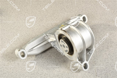 Engine mounting / support bracket