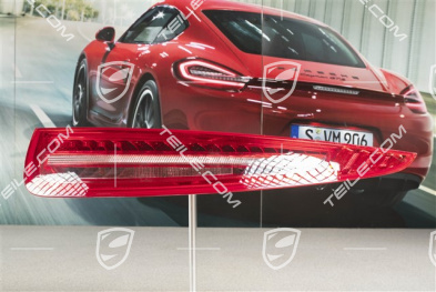 Rear light, R
