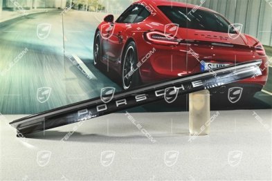 Cross Turismo, Lampa tylna / blenda w pokrywę bagażnika, część środkowa
